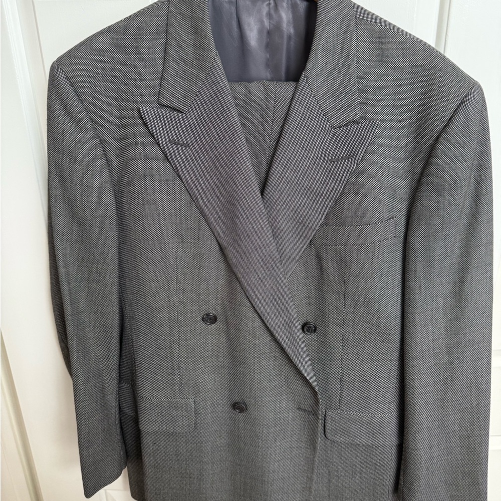 ***Hickey Freeman Vintage Classic Gray Double-Breasted suit